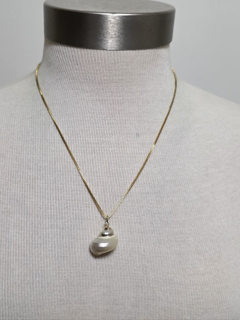 Vintage Shell Pendant Chain Necklace 20" Long